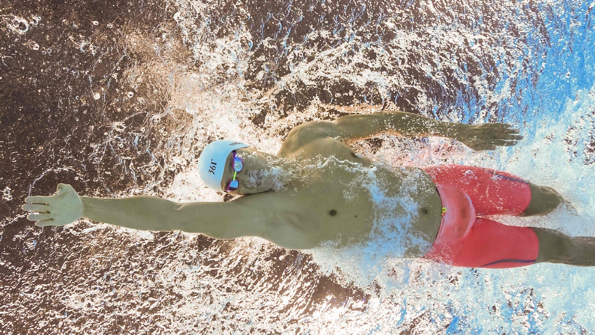 中国赛车手在国际耐力赛中夺冠，书写历史新篇章，中国 赛车手